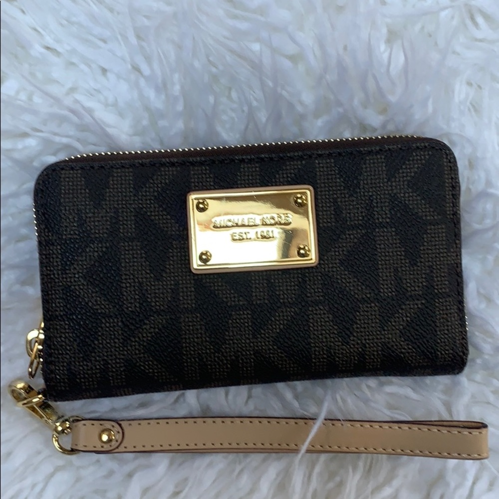Michael Kors wristlet